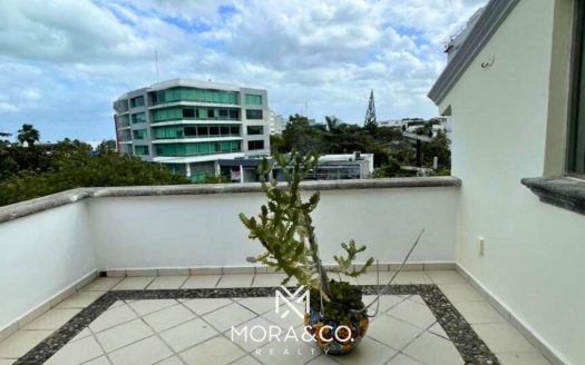 Av. Uxmal SM2A – Frente a Puerto Cancún